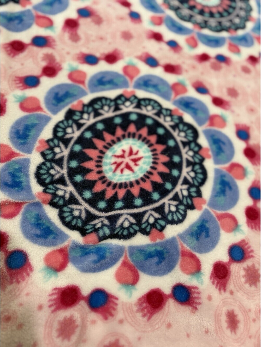 Vera Bradley Plush Throw Blanket Harry Potter Luna's Medallion 80 x 50 Pink - Picture 4 of 7